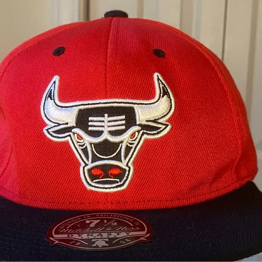 NBA Chicago Bulls Reloaded Mitchell & Ness Dynasty Red Black Cap Hat 7 1/2